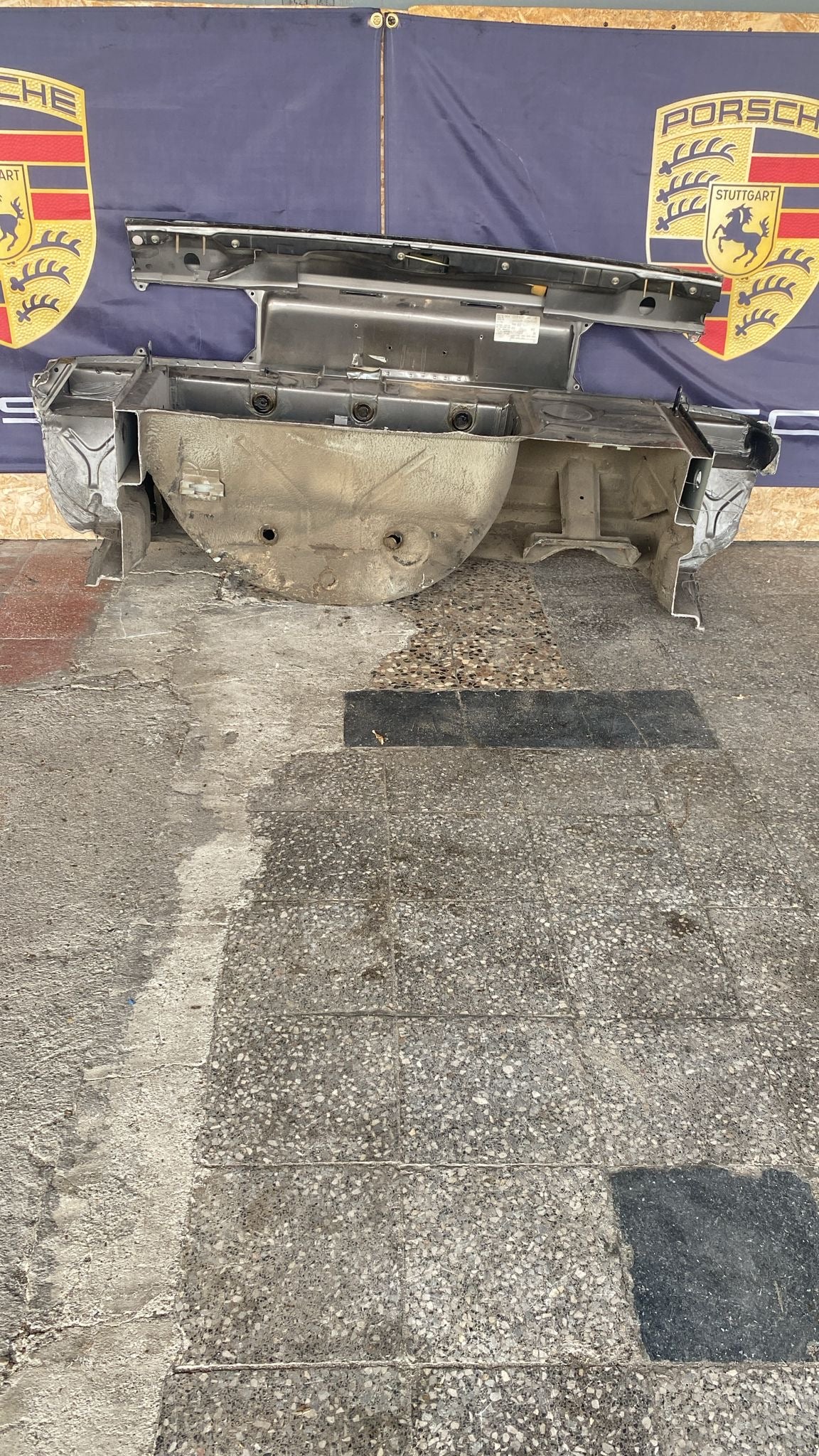 Porsche 944 complete rear cut used, 94450303701