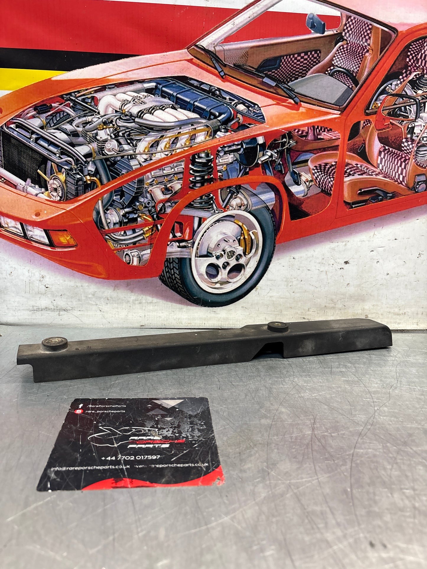 Porsche 928 Injector rail cover, used 92811070901