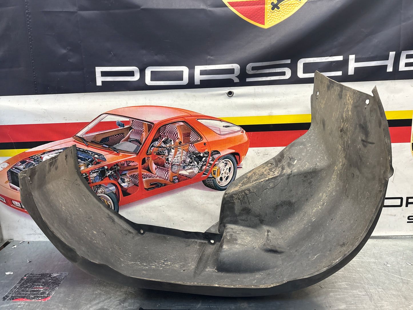 Porsche 928 wheel arch liner  Right 92850438205 Used