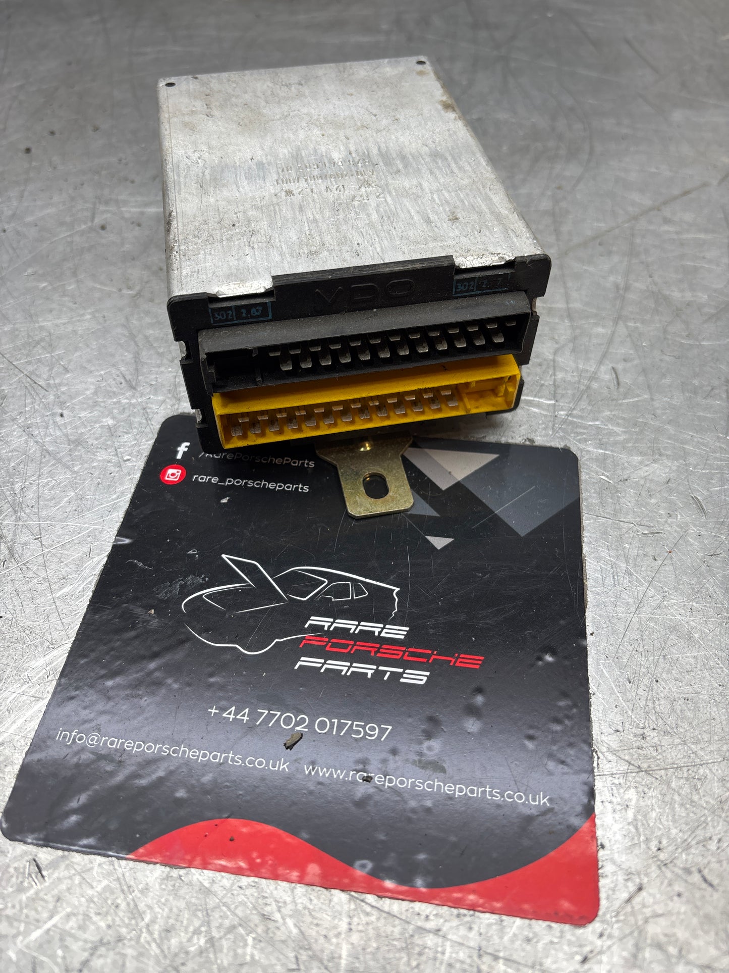 Porsche 928 Central indicator unit 92864160204 used