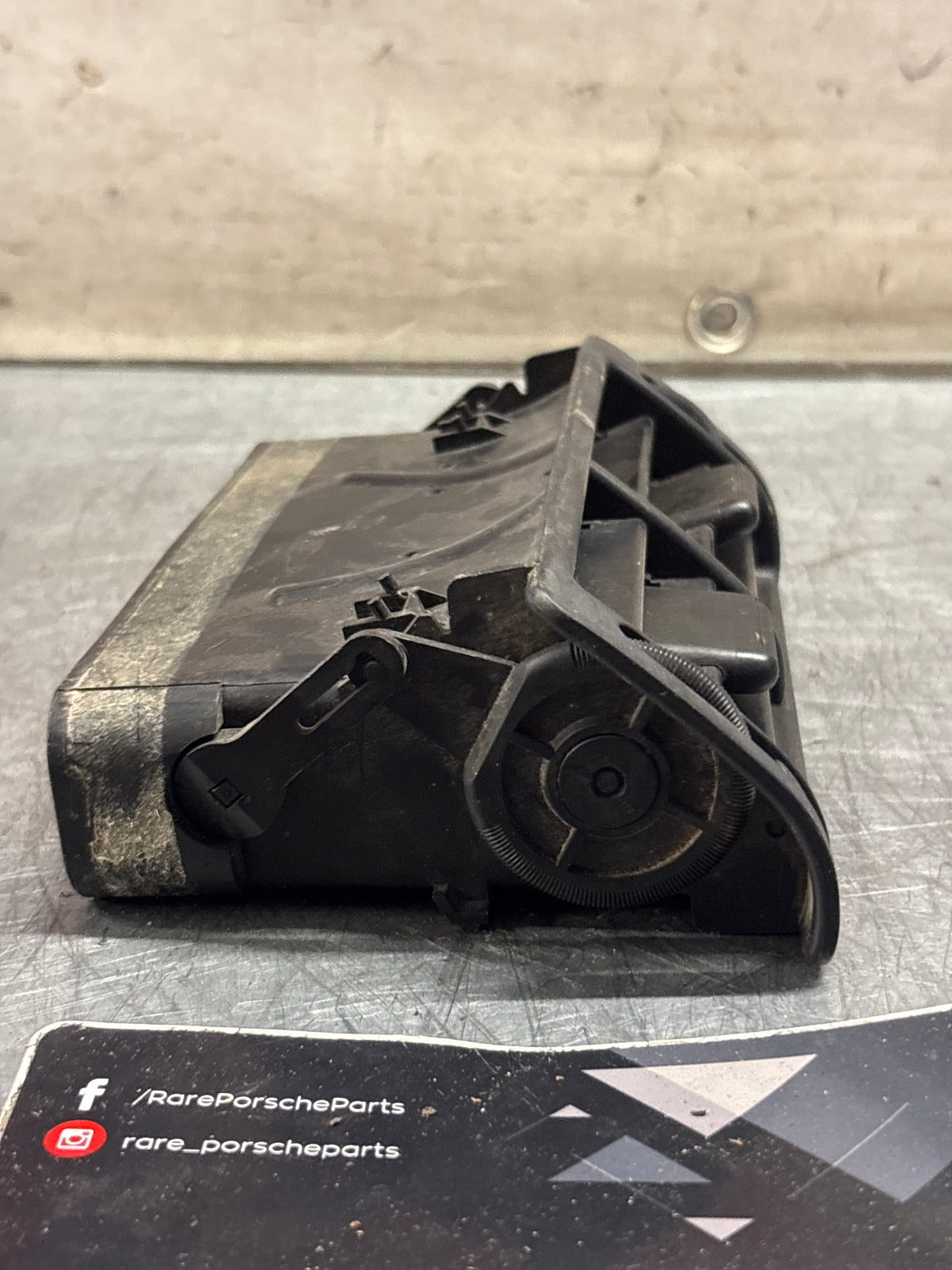 Porsche 911 930 / 964 dash air vent, used 91157205101