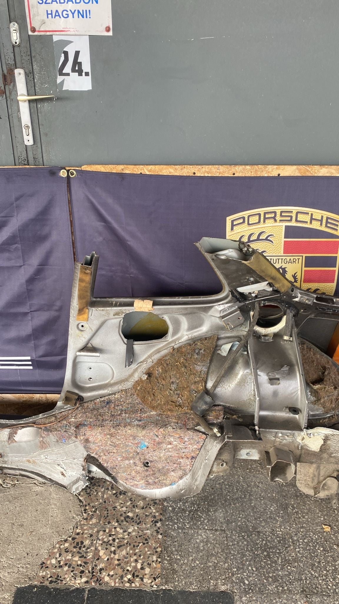 Porsche 944 Right side cut, rear fender with sill 94450390403, 94450361200