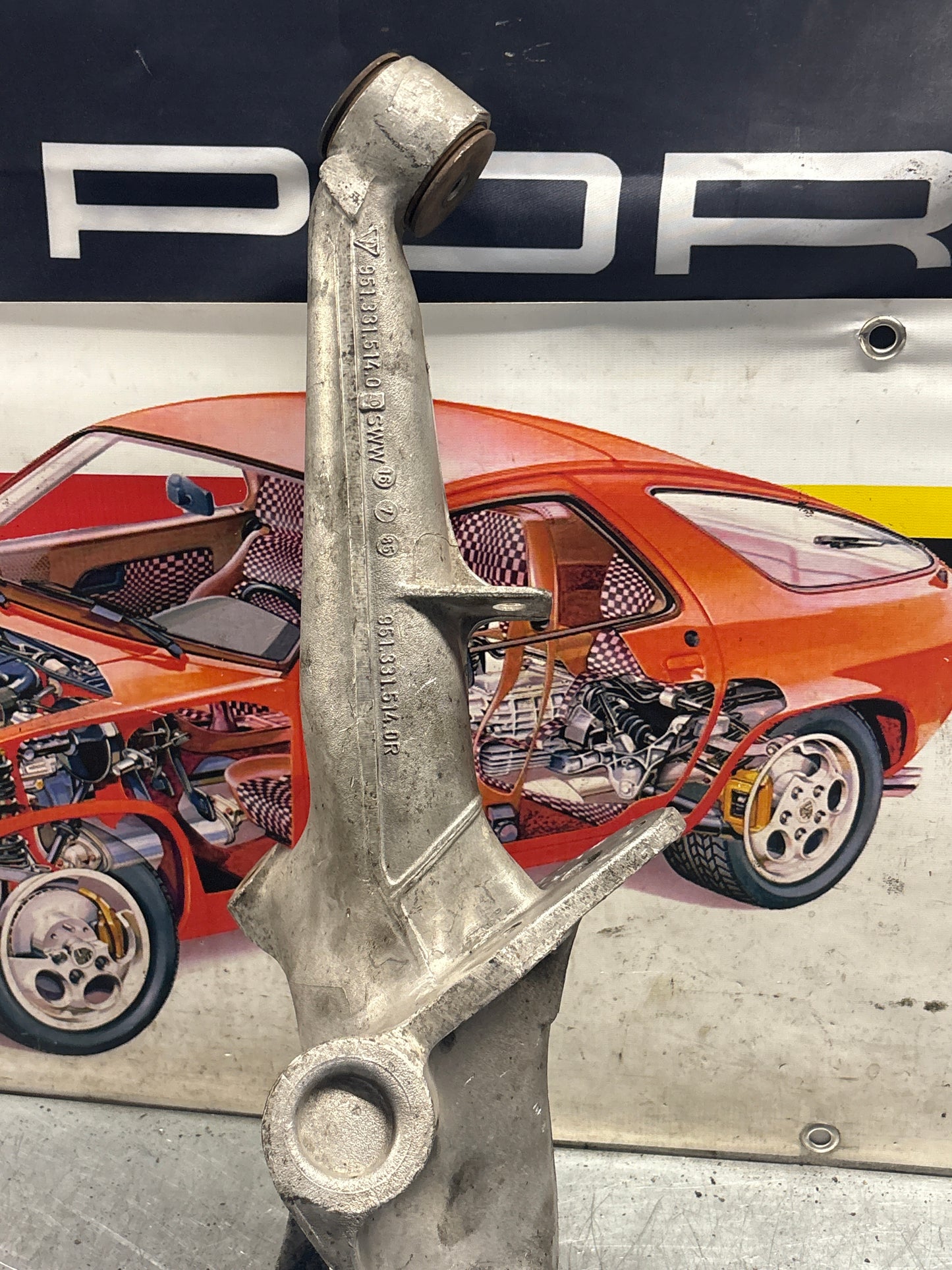 Porsche 944 alloy rear right trailing arm, used 95133151400 / 9513315144R used, with hubs