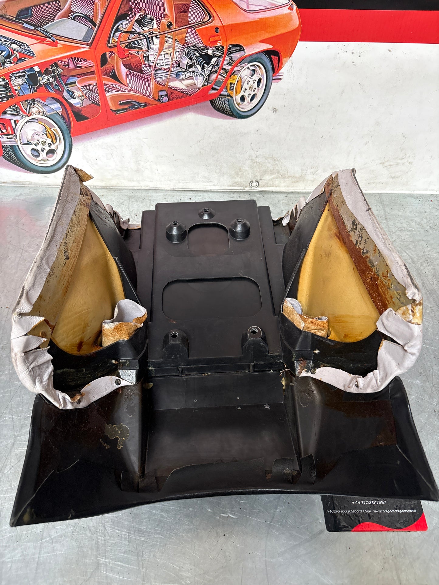 Porsche 928 S center console, rear armrest, black and white, no key 92852206757 used