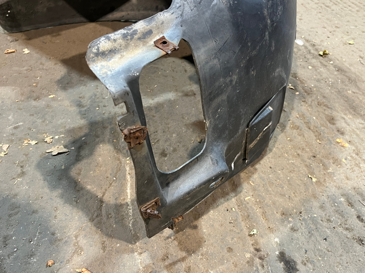 Porsche 944 turbo 968 wheel arch liner left 94450438102 spares or repair