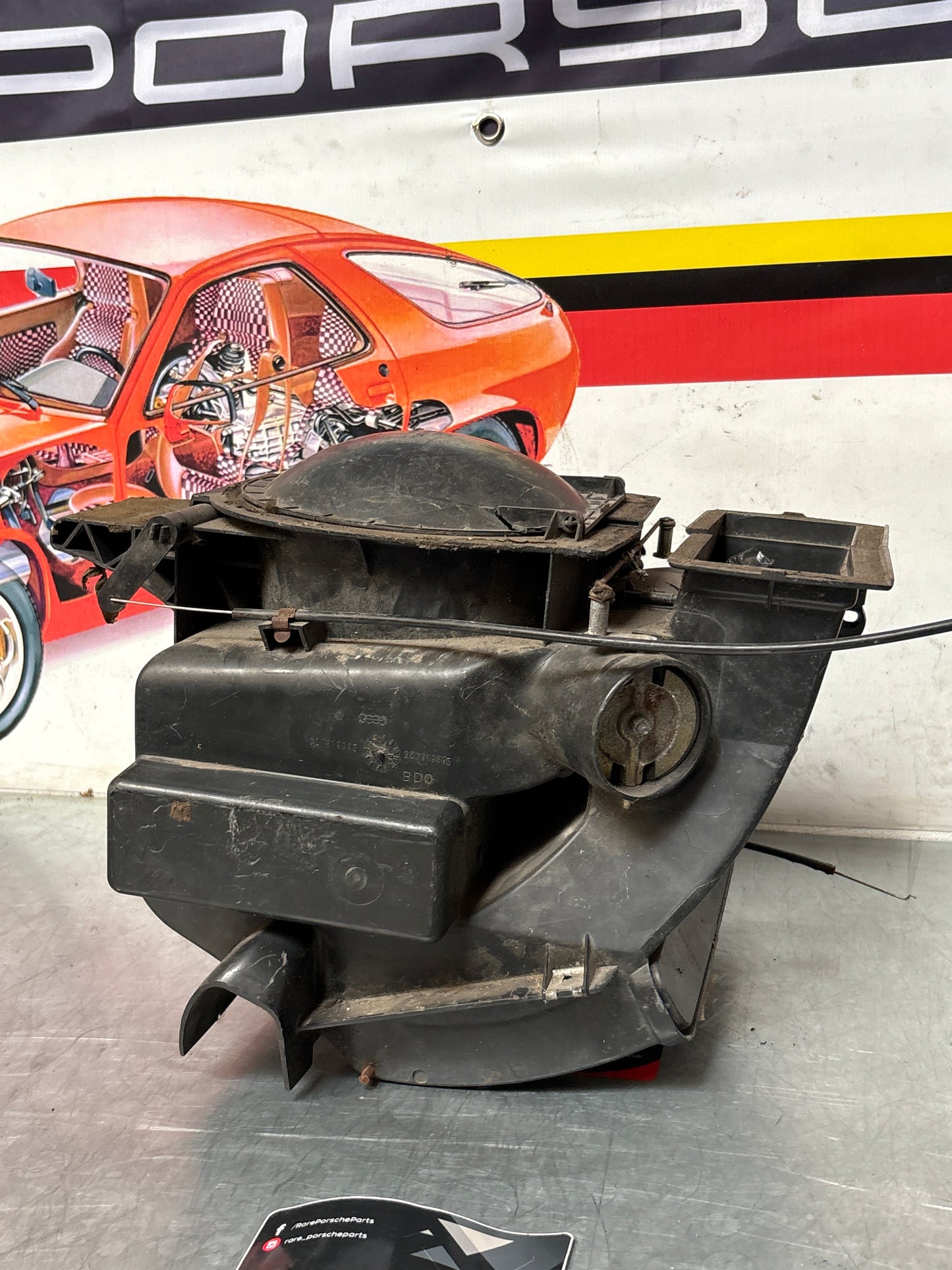 Porsche 924 76-79 heater blower fan assembly, complete with fan 321819096 / 823819096A / 321819095 / 823819095 used