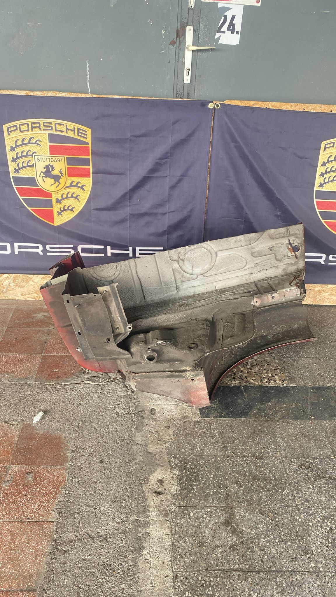 Porsche 944 left side cut, rear fender 94450390303,