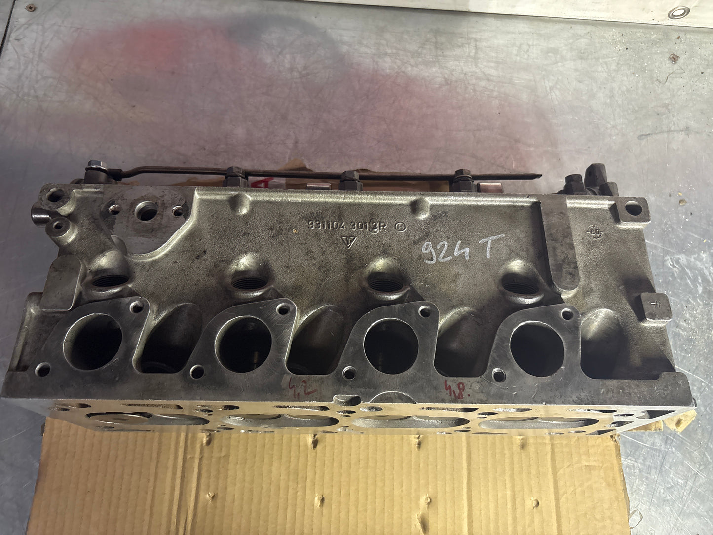 Porsche 924 Turbo reconditioned cylinder head with camshaft 9311043013R