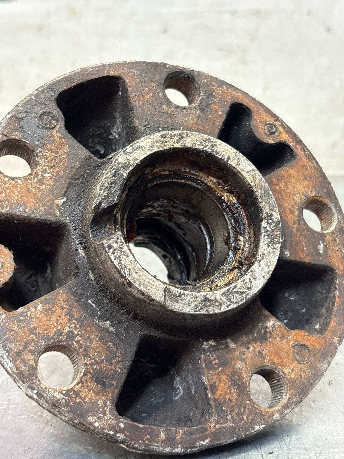 Porsche 928 wheel hub,used 9283416052R with ABS