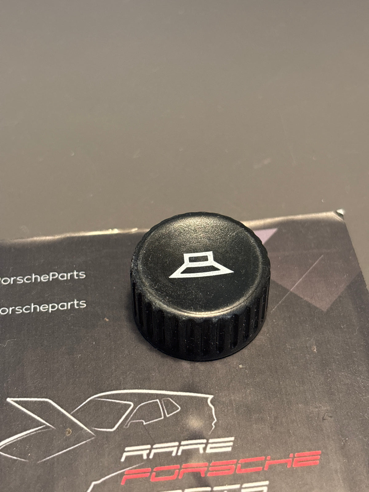 Porsche 928 speaker rotary knob, new, 92864515401