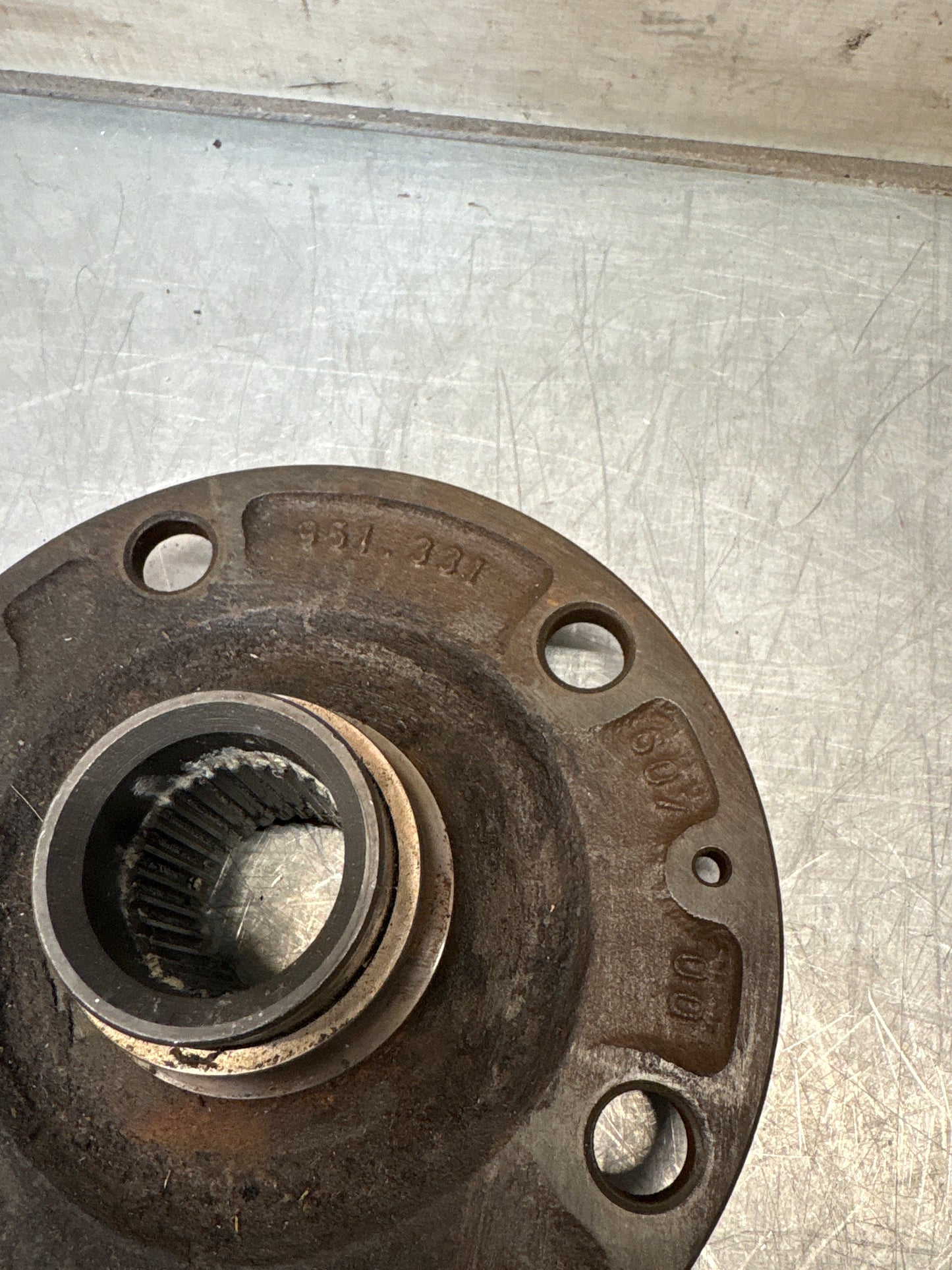 Porsche 924S/ 944 rear hub 95133160701, used