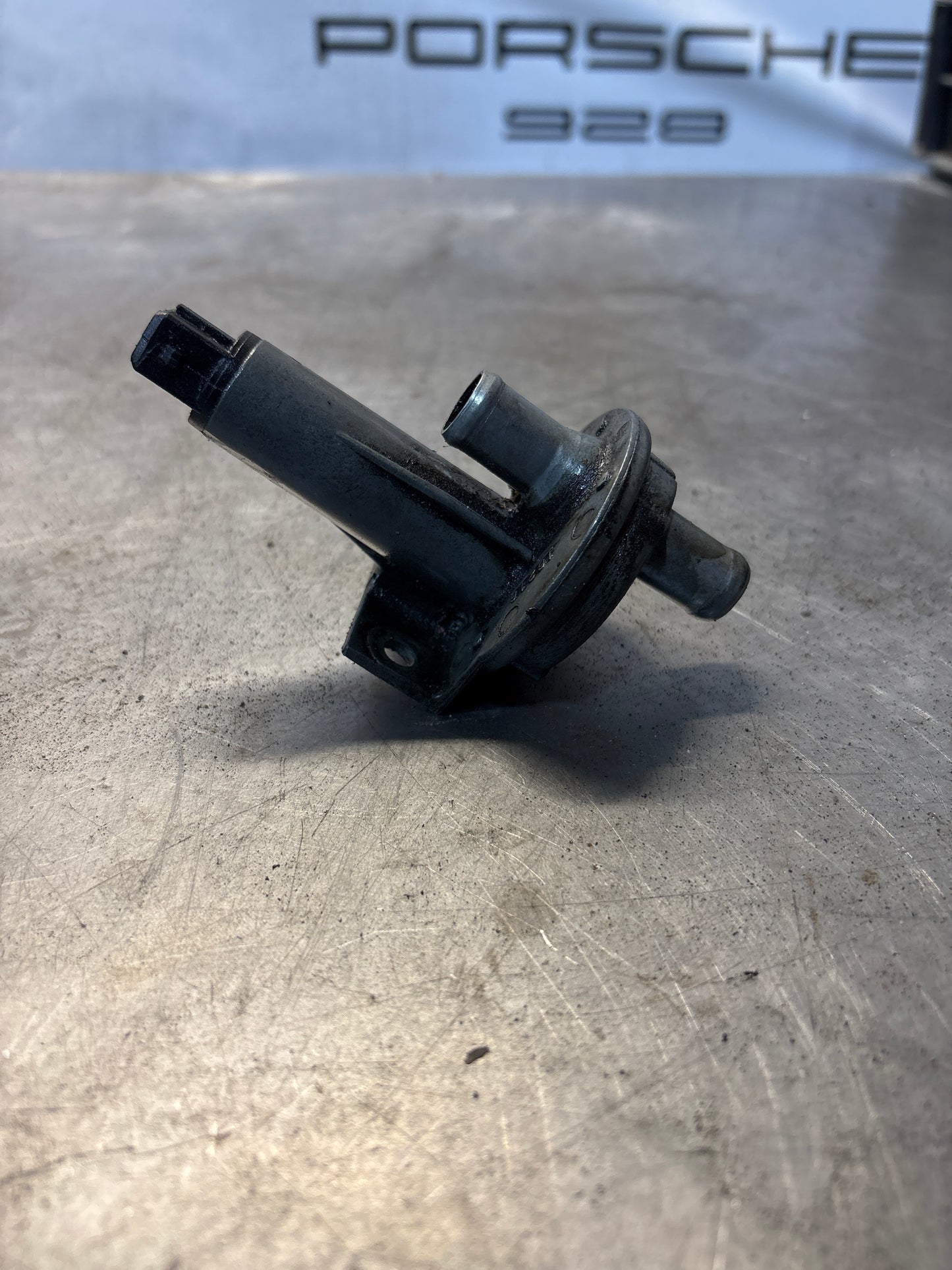 Porsche 944 air control valve, used 0280140169