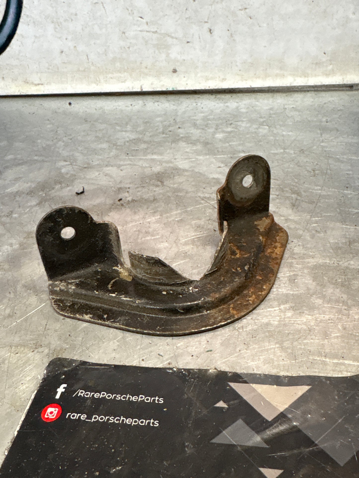 Porsche 924 2.0 80- fuel accumulator bracket, 477209291 used