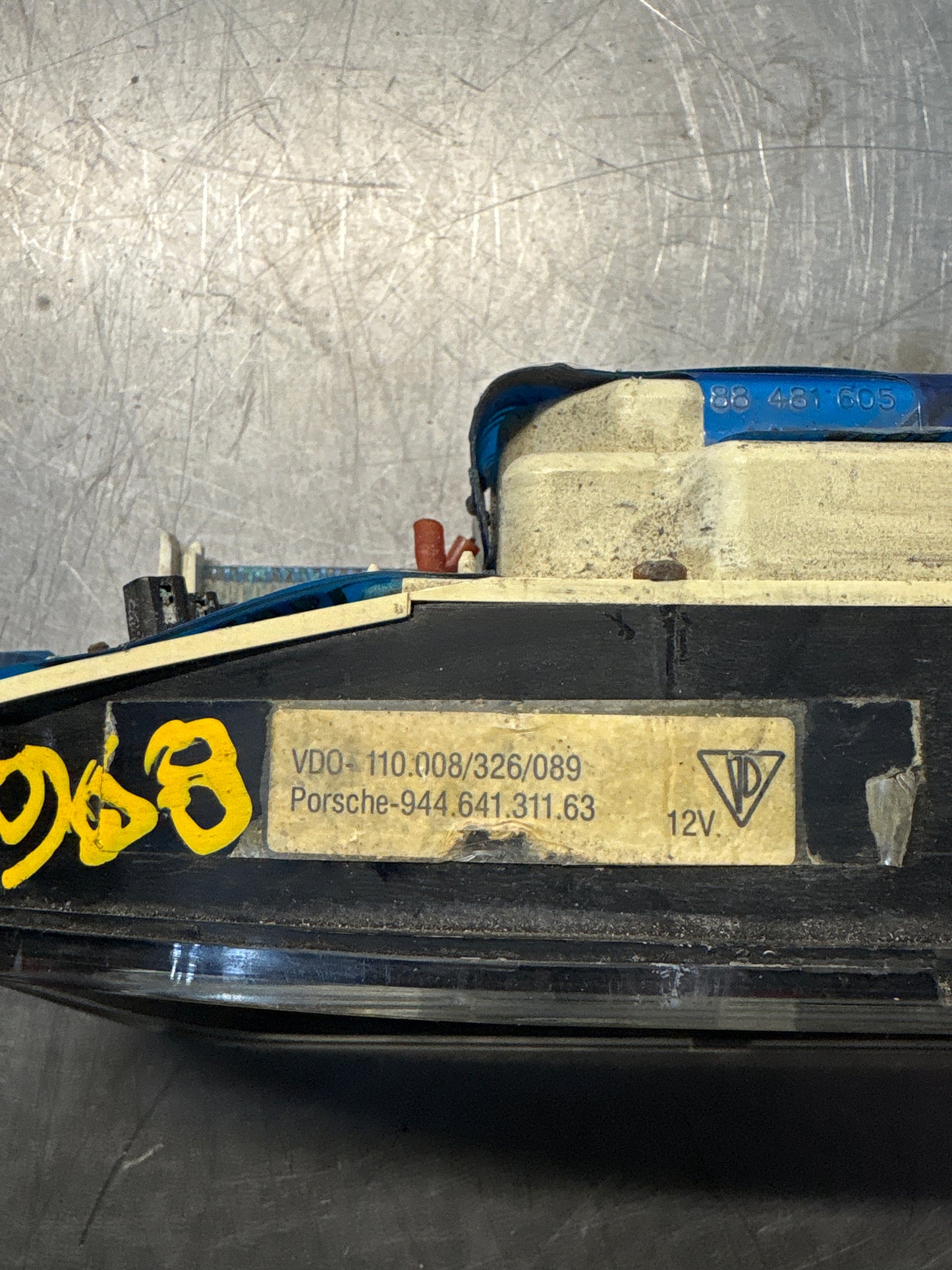 Porsche 968 dash clock binnacle pod speedometer, 94464131163 used 009240 km plastic screen has some small scratches