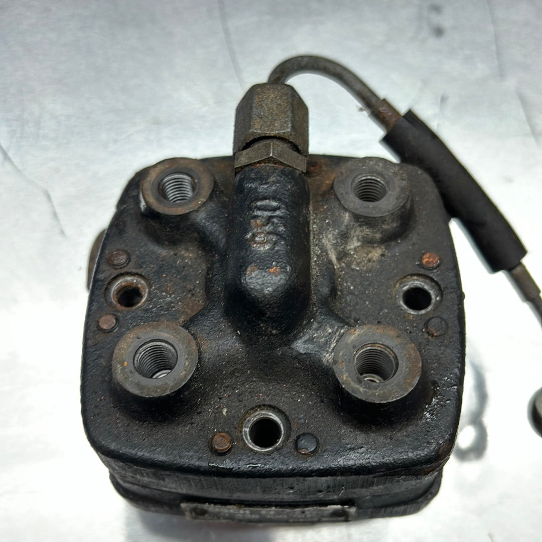 Porsche 924 Bosch Fuel distributor, metering head, 0438100005, used