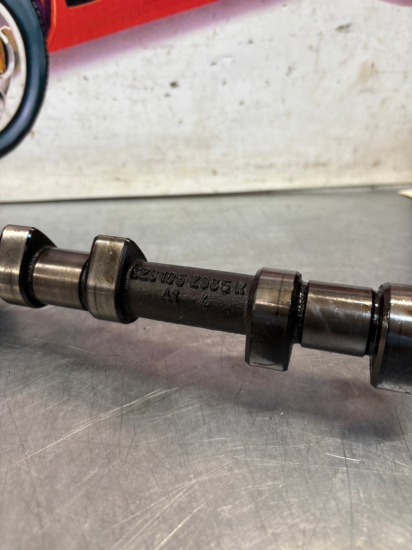 Porsche 928 S3 M28.45/46 engine Camshaft, exhaust side, cylinder 1-4, used 9281052935R / 92810529308