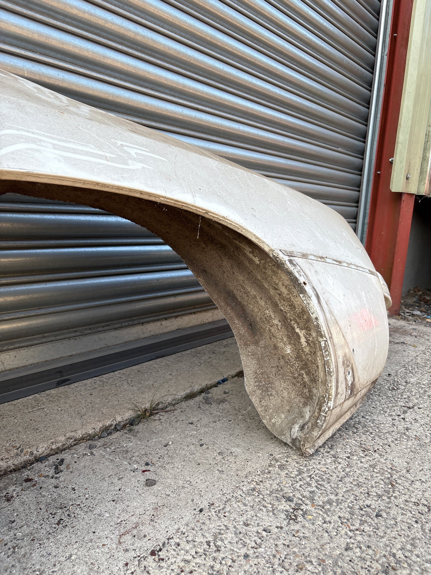 Porsche 924 left side cut, rear fender with sill