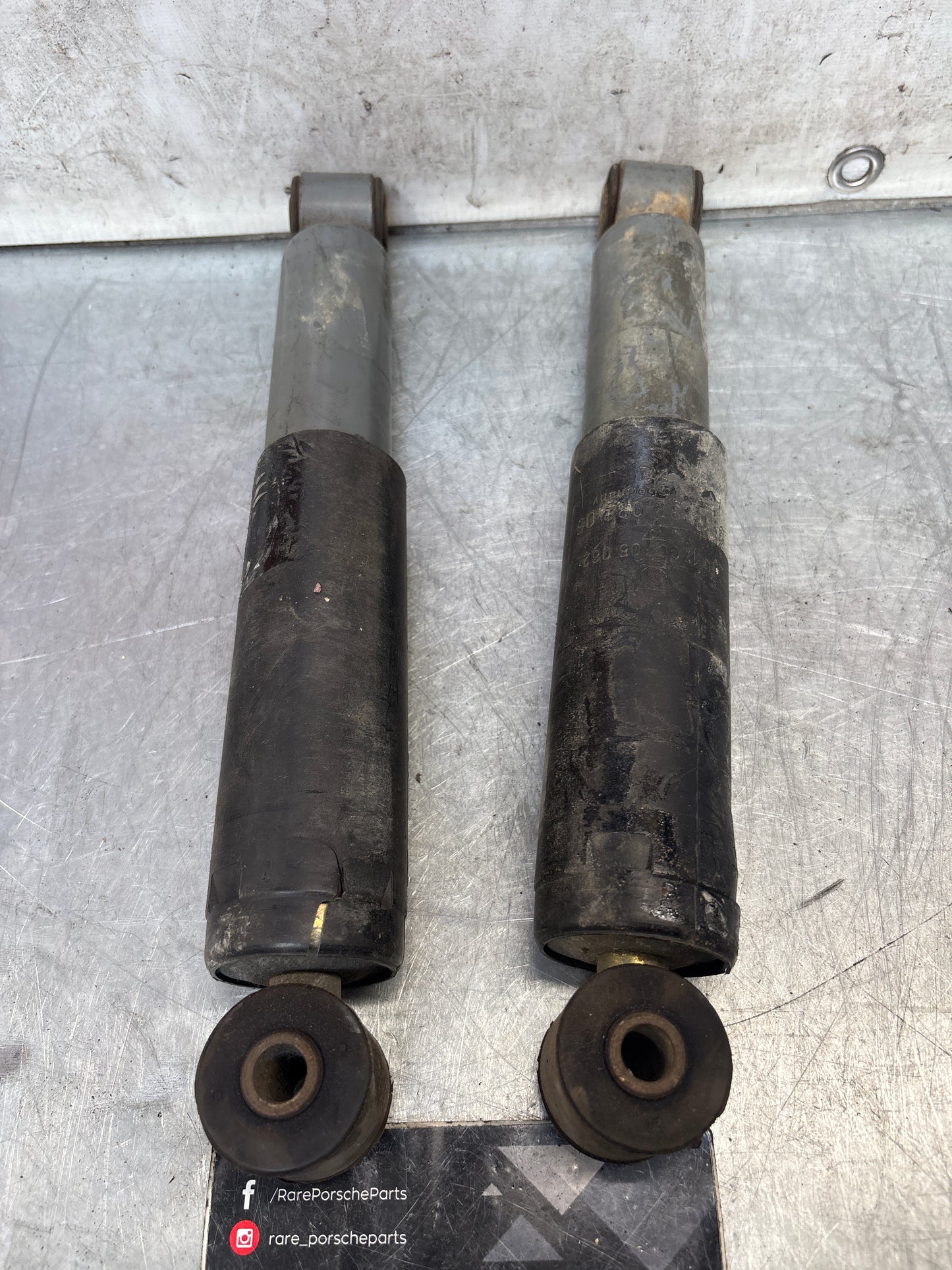 Porsche 944 86- pair of rear suspension shock absorbers, used 95133303205