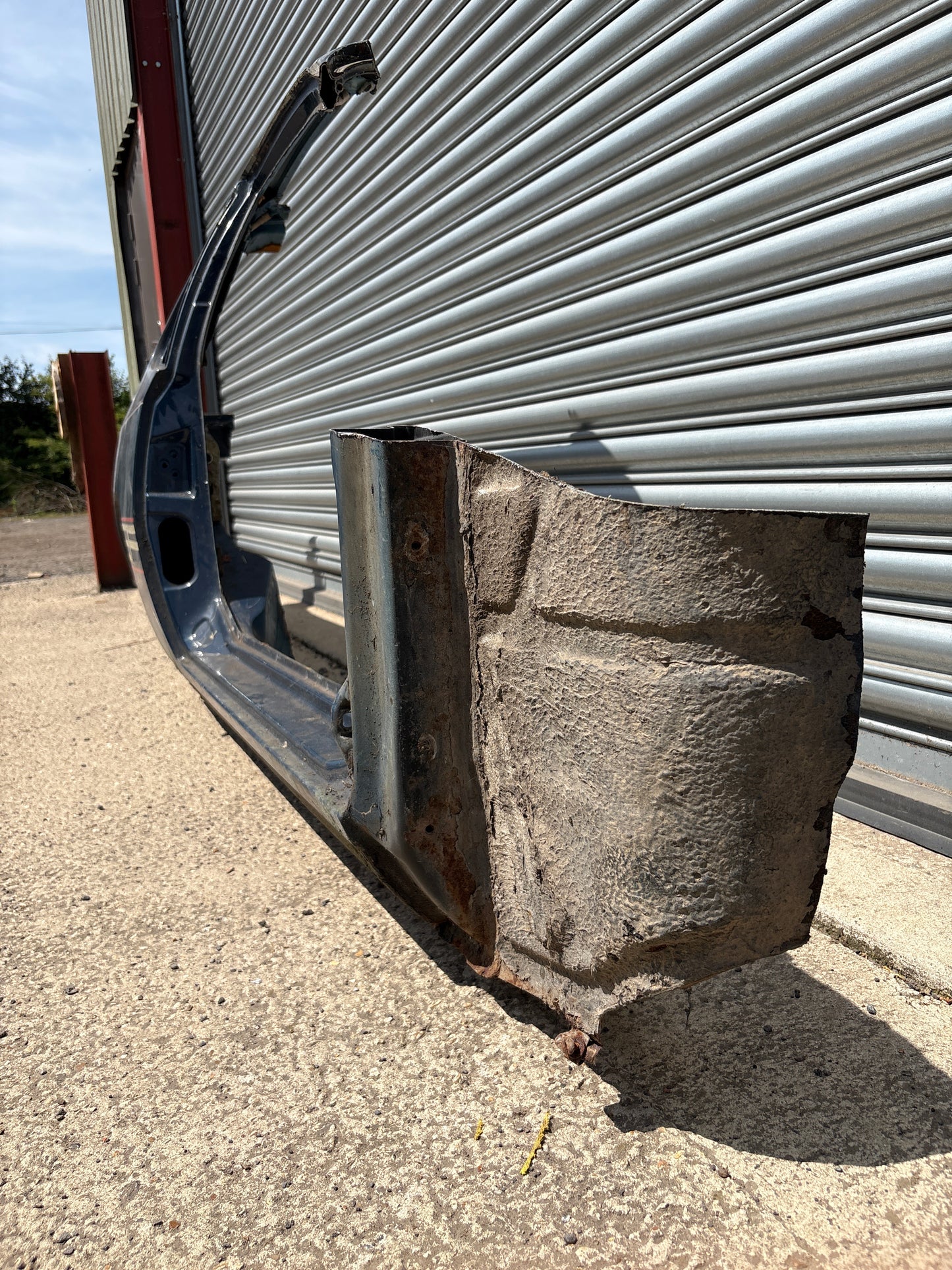 Porsche 924 right side cut, rear fender with sill