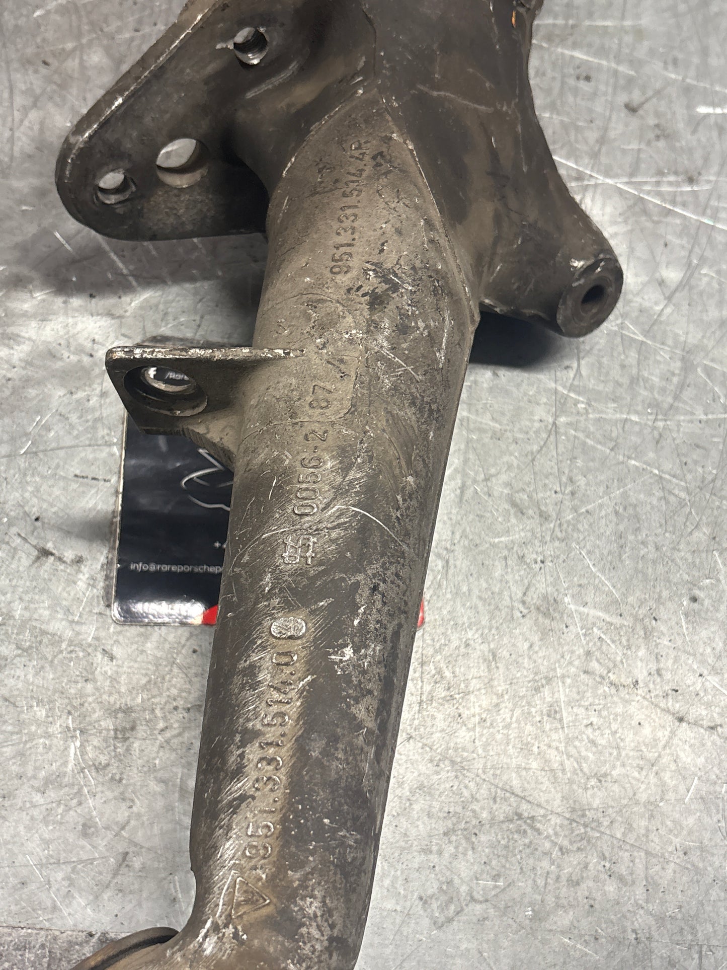 Porsche 944 alloy rear right trailing arm, used 95133151404 / 9513315144R used, with hubs