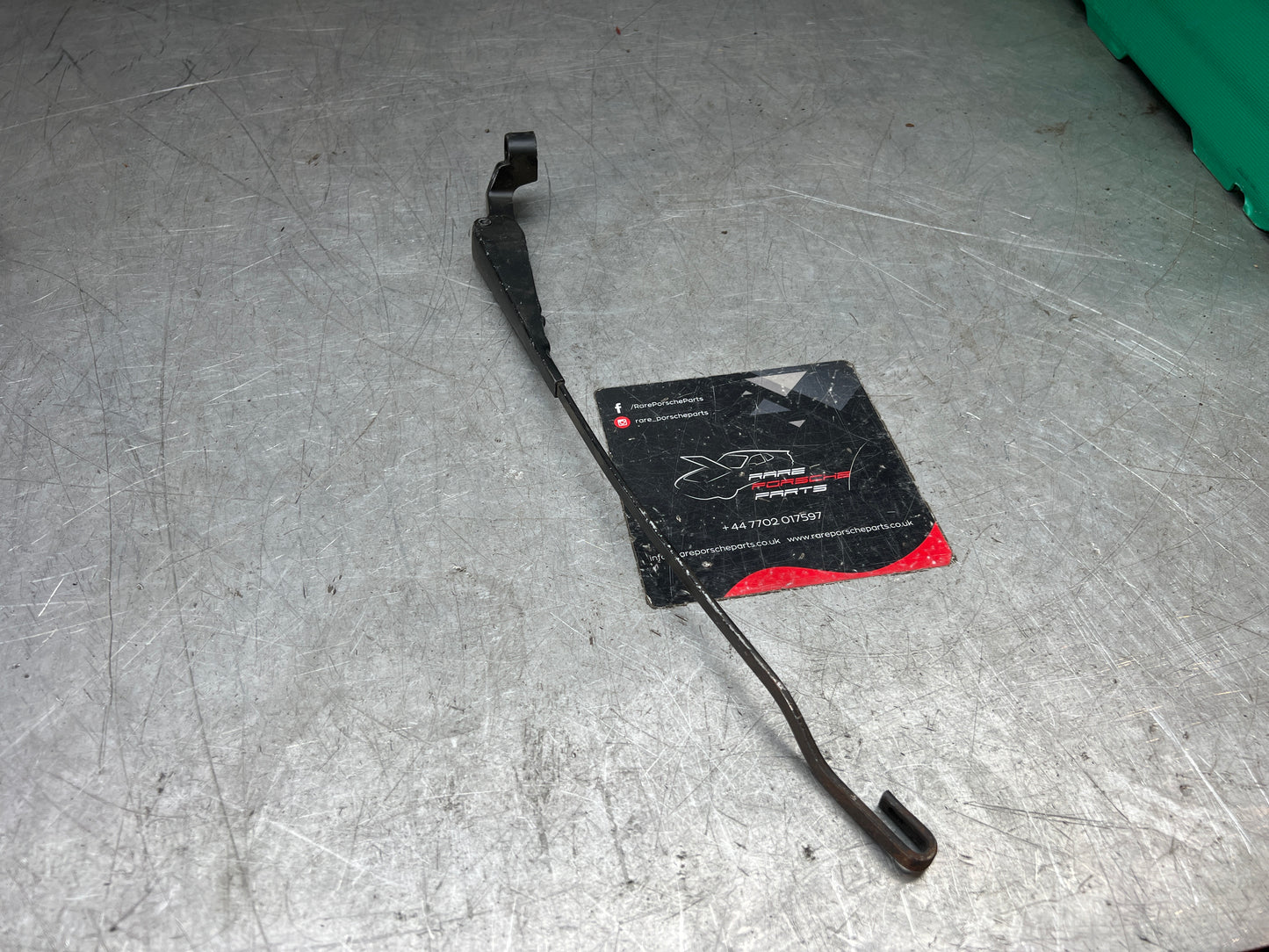 Porsche 924 80-88 944 82-85.5 braccio tergicristallo anteriore 372mm, usato per ristrutturazione