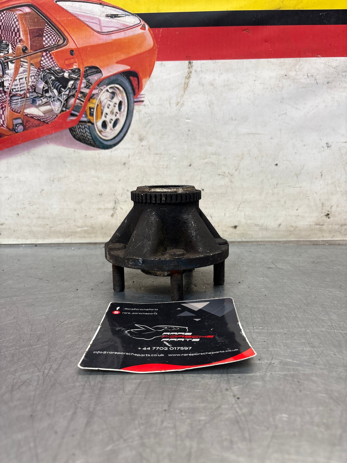 Porsche 928 wheel hub,used 9283416051R with ABS