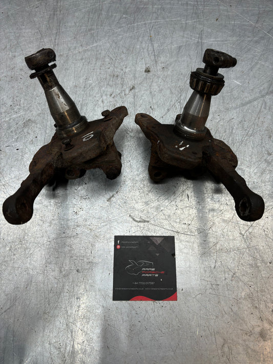 Porsche 944 1987 - pair of front steering knuckle, spindle axle 94434165506 / 94434165606, used