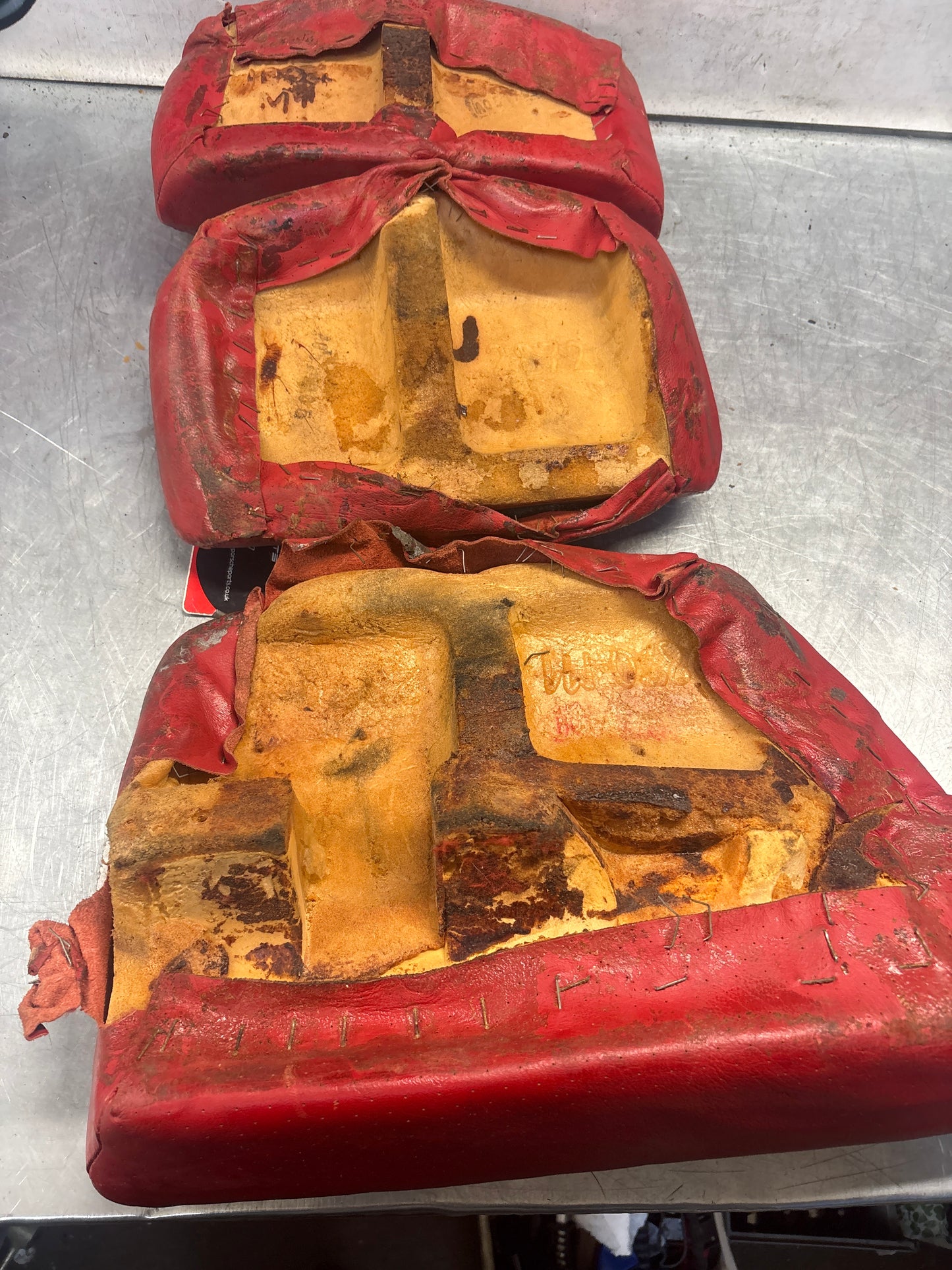 Porsche 928 rear right seat and center + upper cushion, used, can-can red 92852206051 / 92852208851 / 92852204650