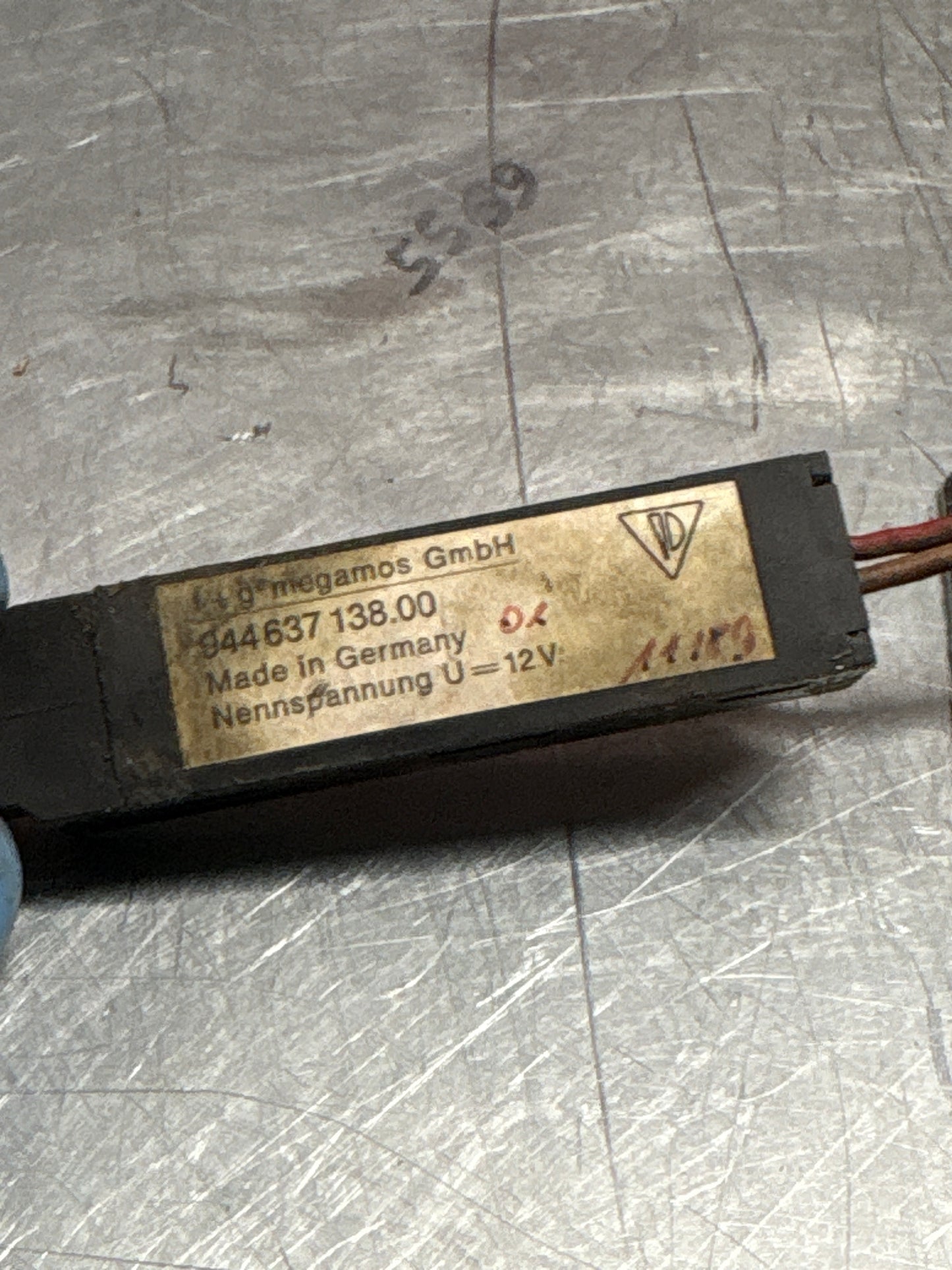 Porsche 944/968. door lock button knob with LED, with rod used 94463713800