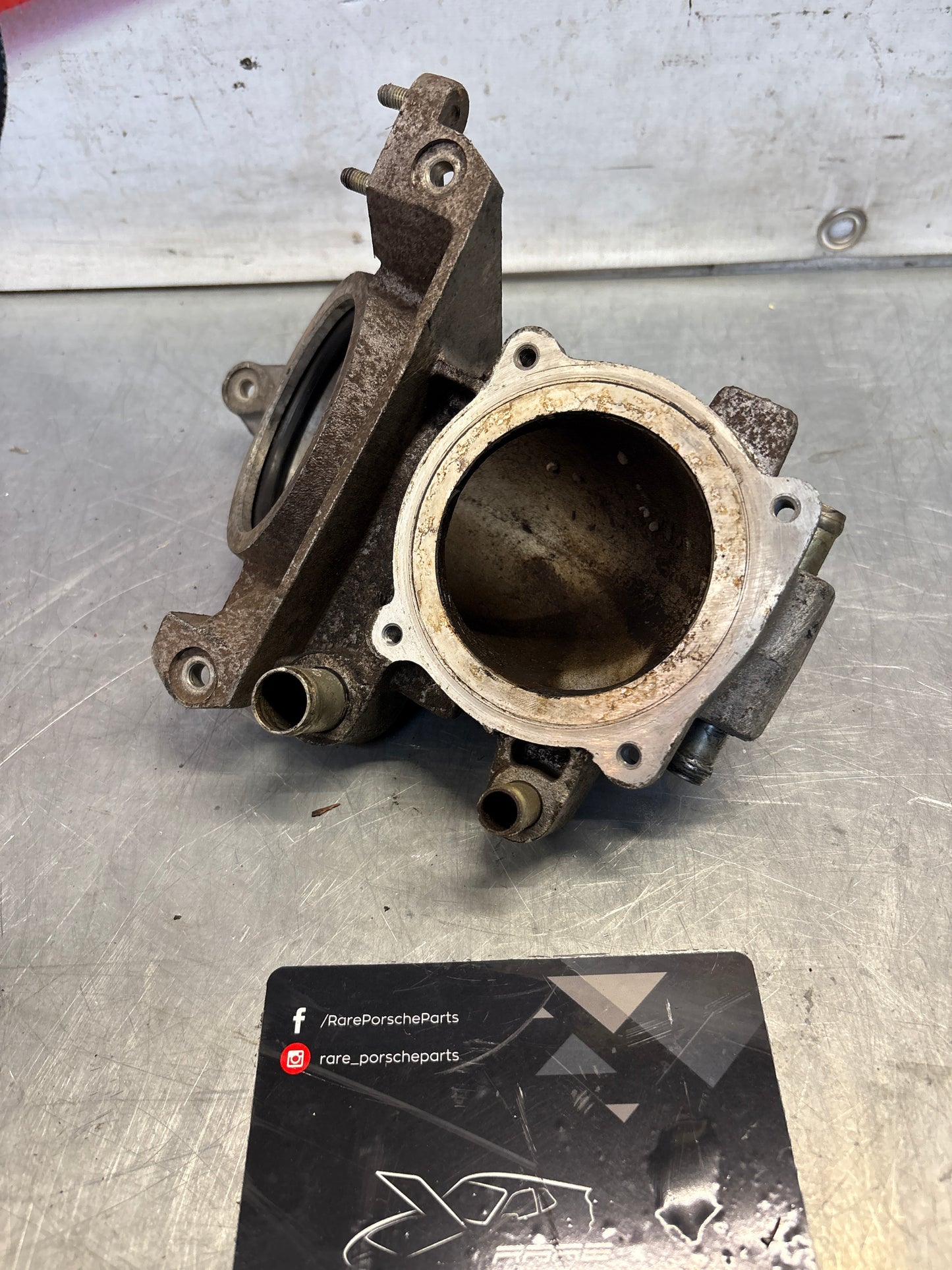 Porsche 928 throttle valve body housing, used 9281101991R