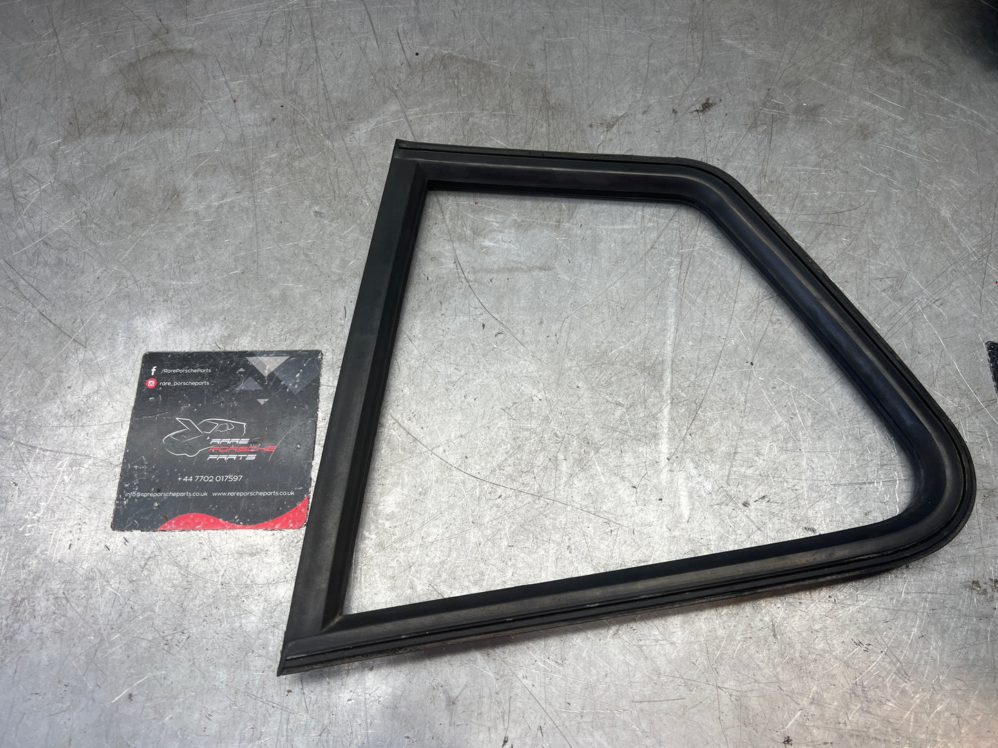 Porsche 944 924S rear left quarter window rubber from 85.5 94455732100 used