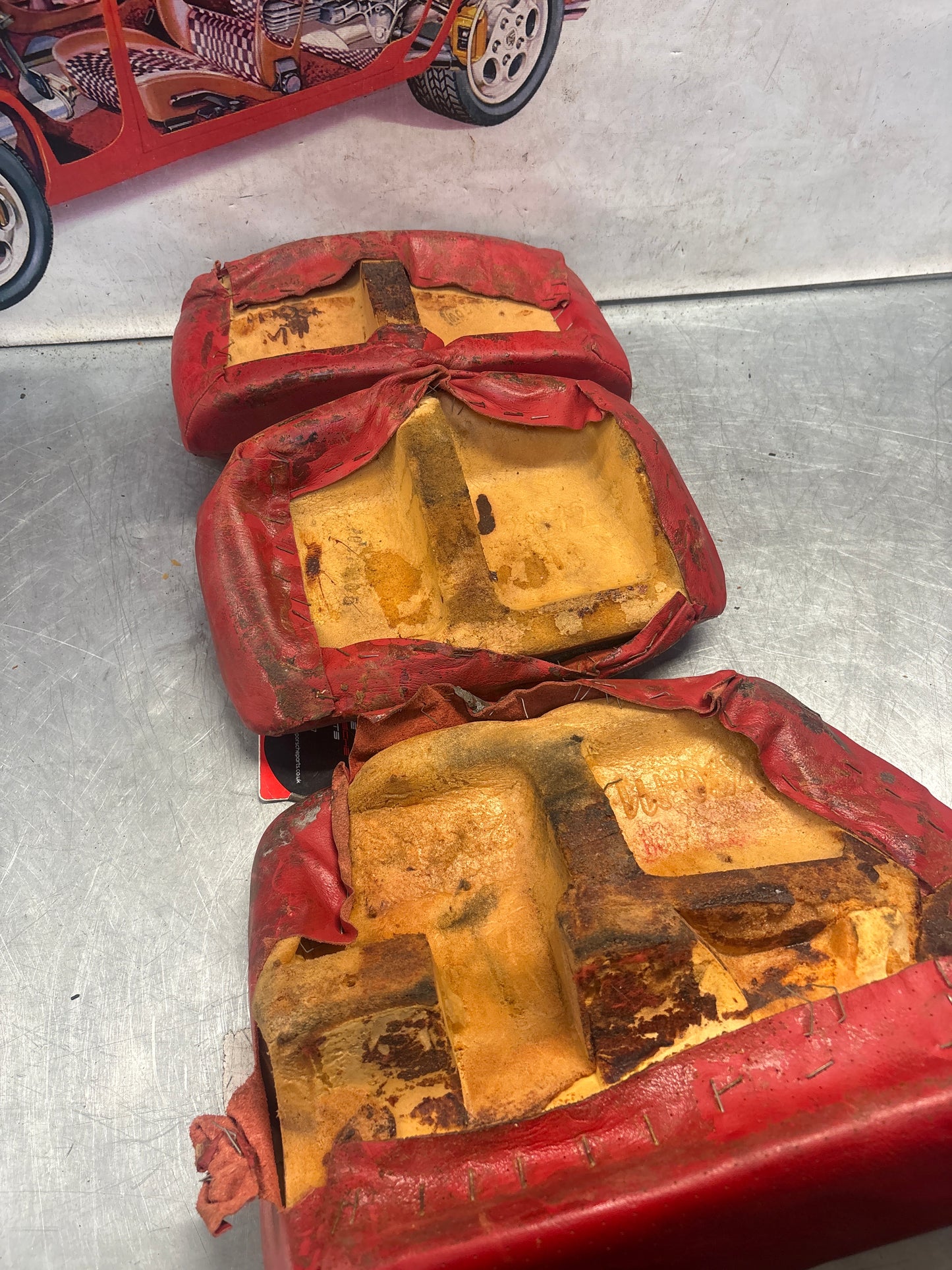 Porsche 928 rear right seat and center + upper cushion, used, can-can red 92852206051 / 92852208851 / 92852204650