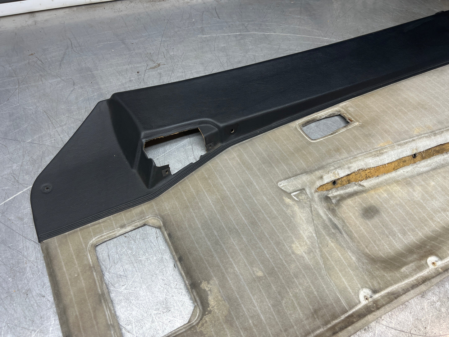 Porsche 944 right door card black / white pinstripe for late cars from 85.5 944555018