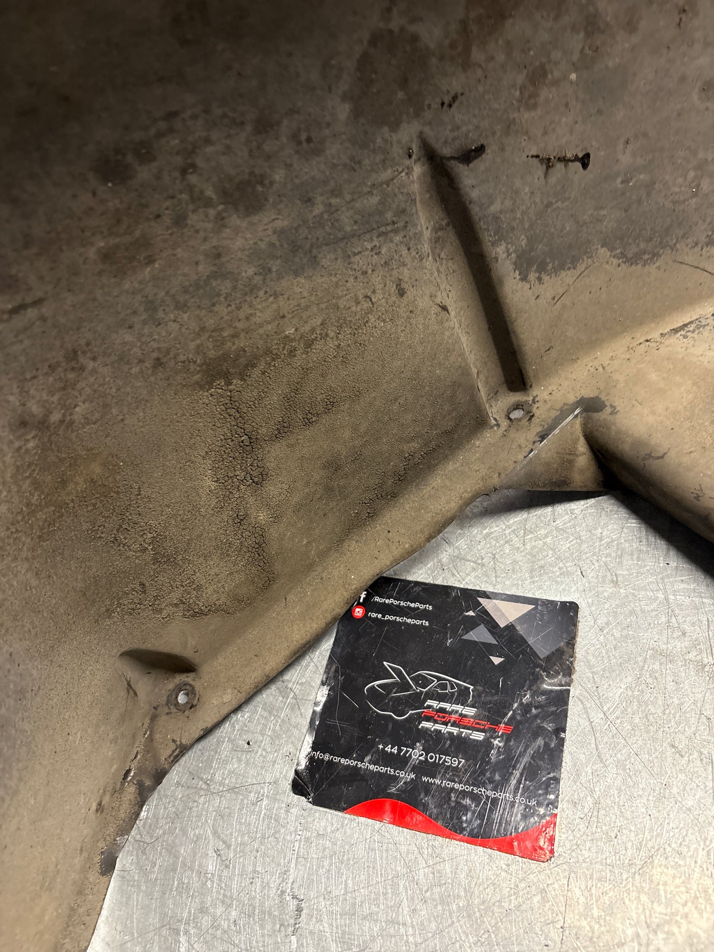 Porsche 928 wheel arch liner Left 92850438105 Used