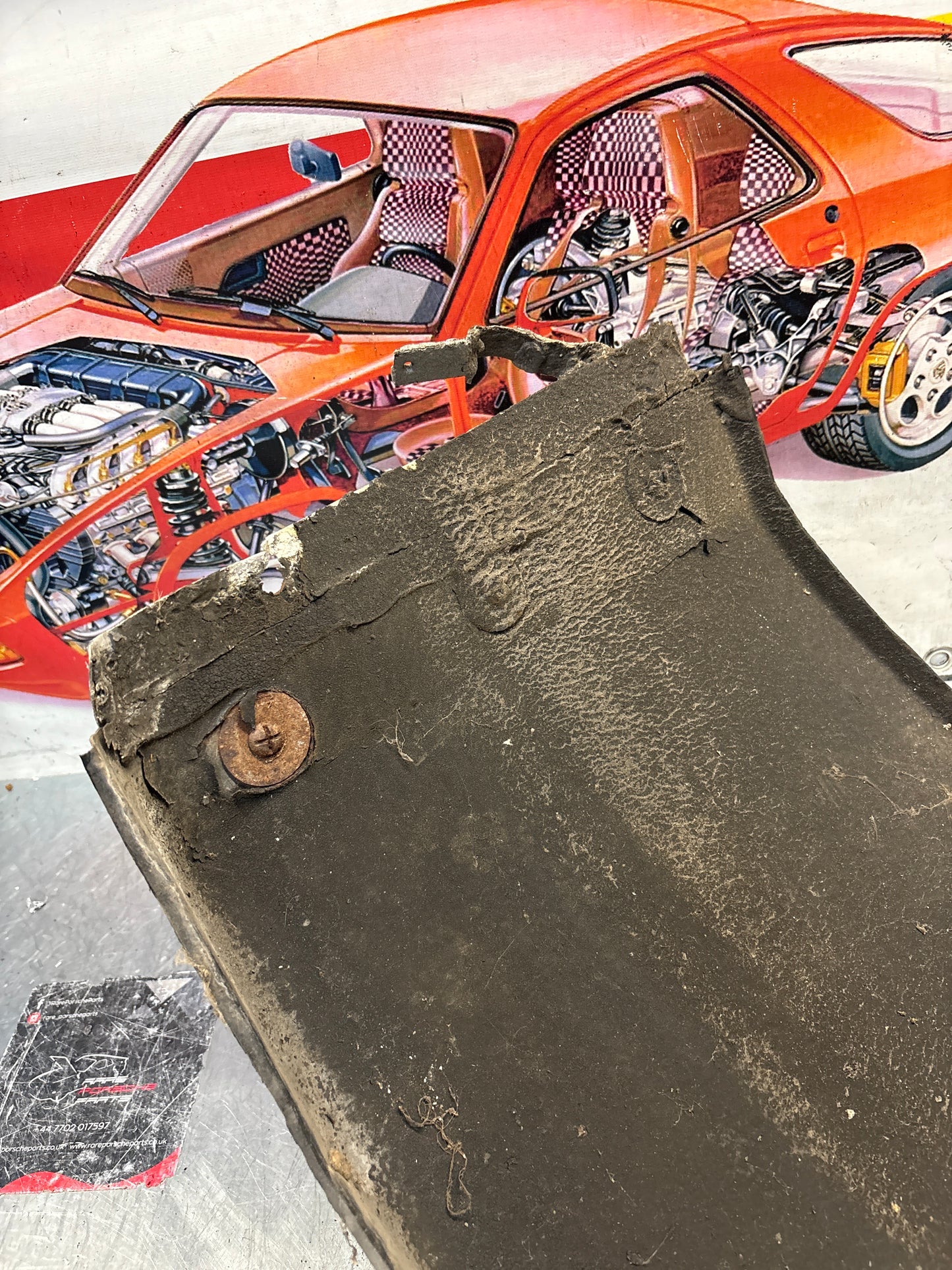 Porsche 928 wheel arch liner  Right 92850438205 Used