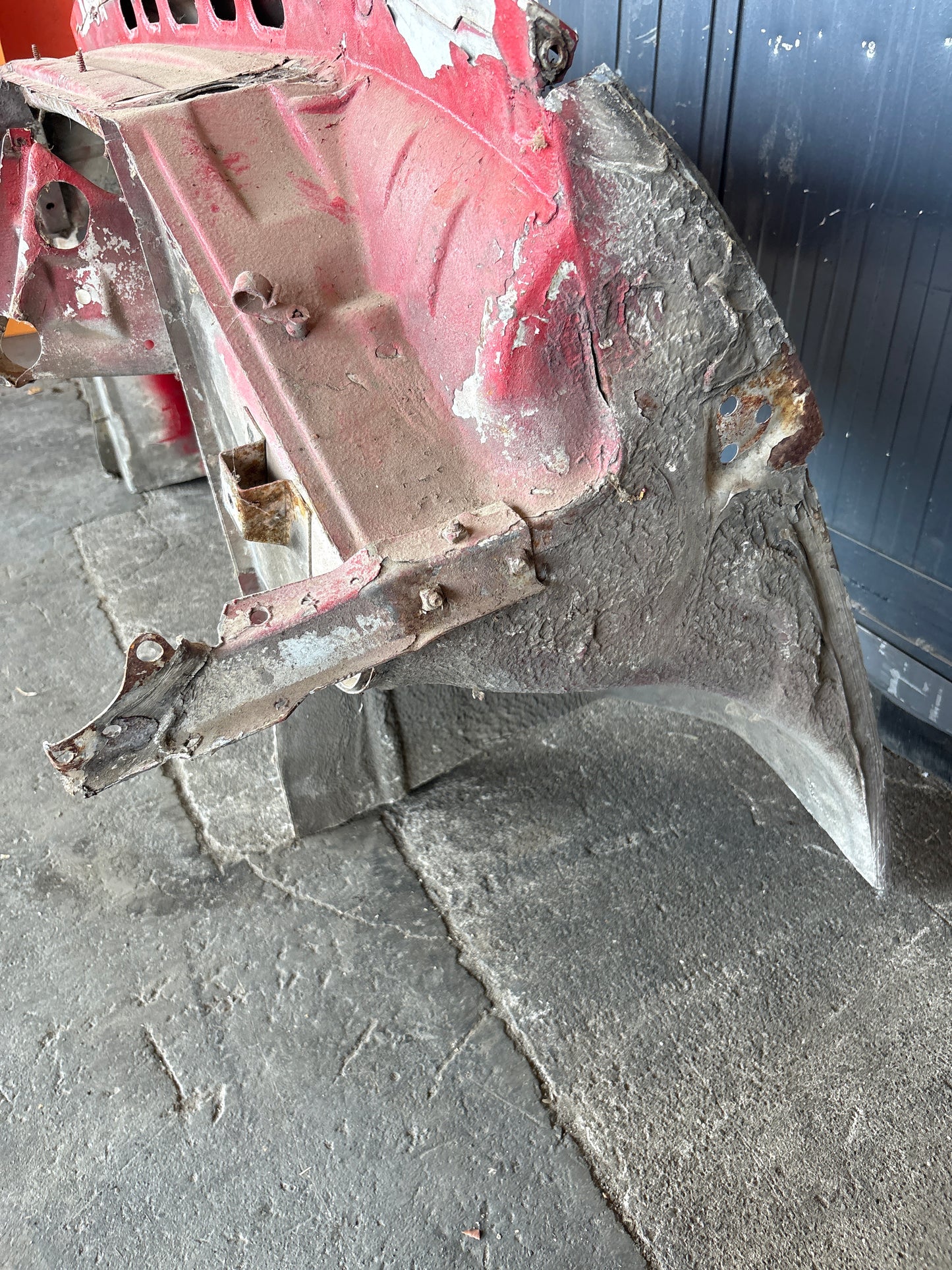 Porsche 924 Front end section cut 477805591