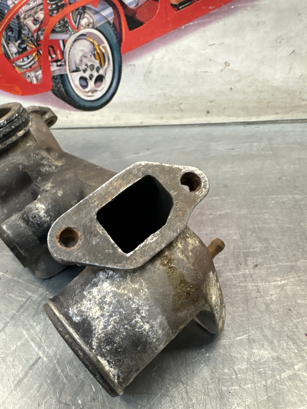 Porsche 928 thermostat housing, 9281061613R Used