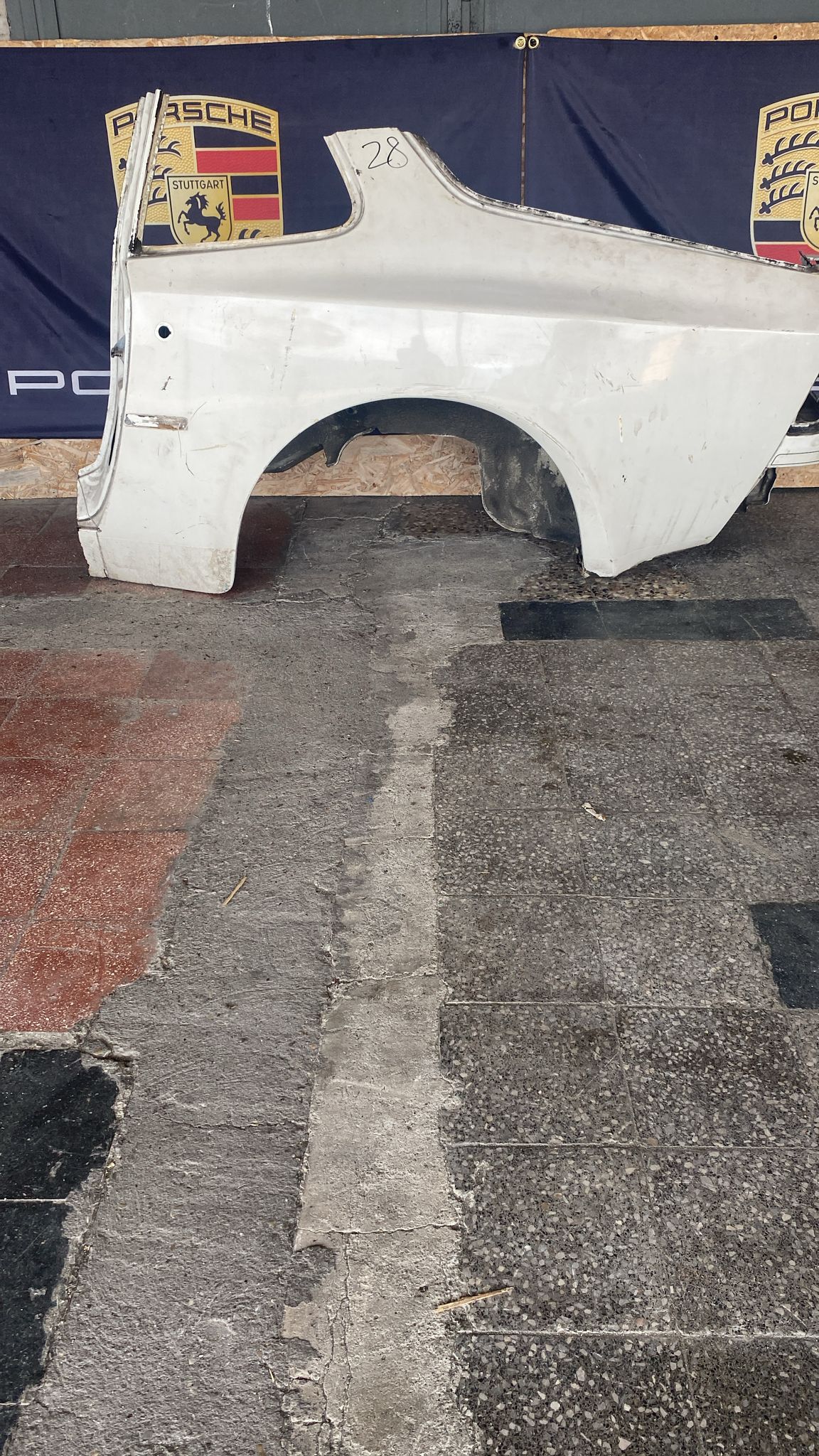 Porsche 944 left side cut, rear fender 94450390303,