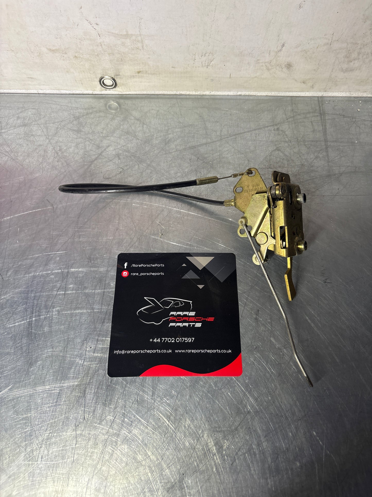 Porsche 928 Left driver side inner door lock mechanism, used 92853705307