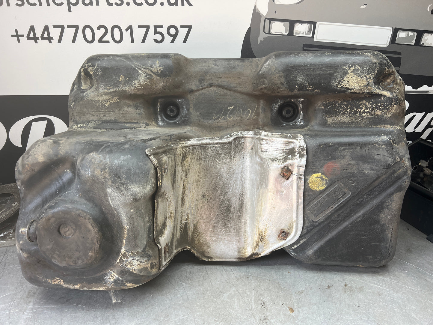 Porsche 944 plastic fuel tank, 95120102103, study photos