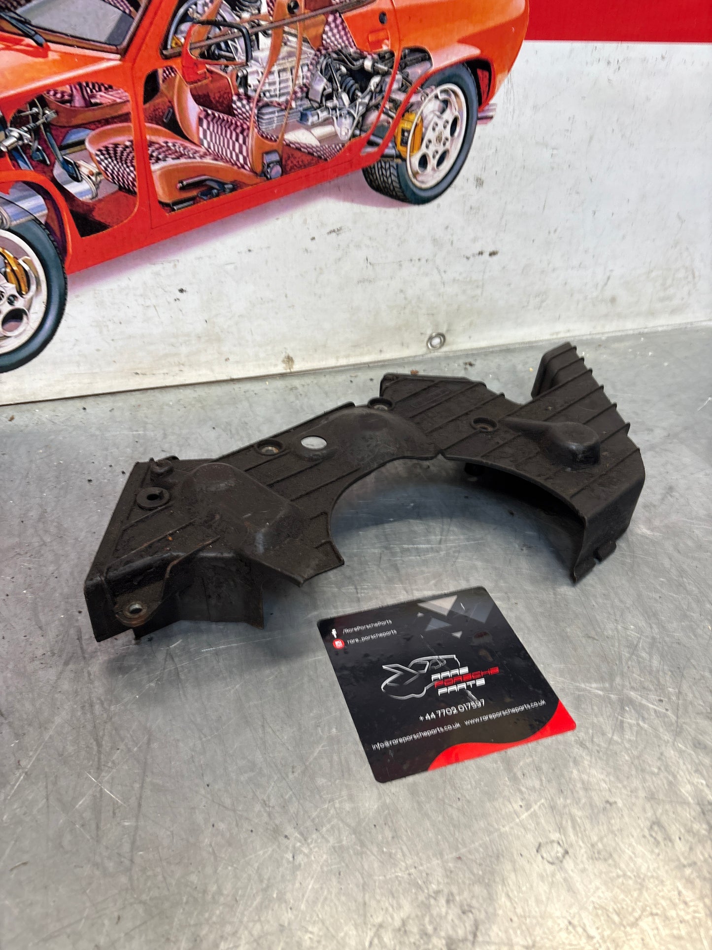 Porsche 928 central cam belt cover, used 92810514404