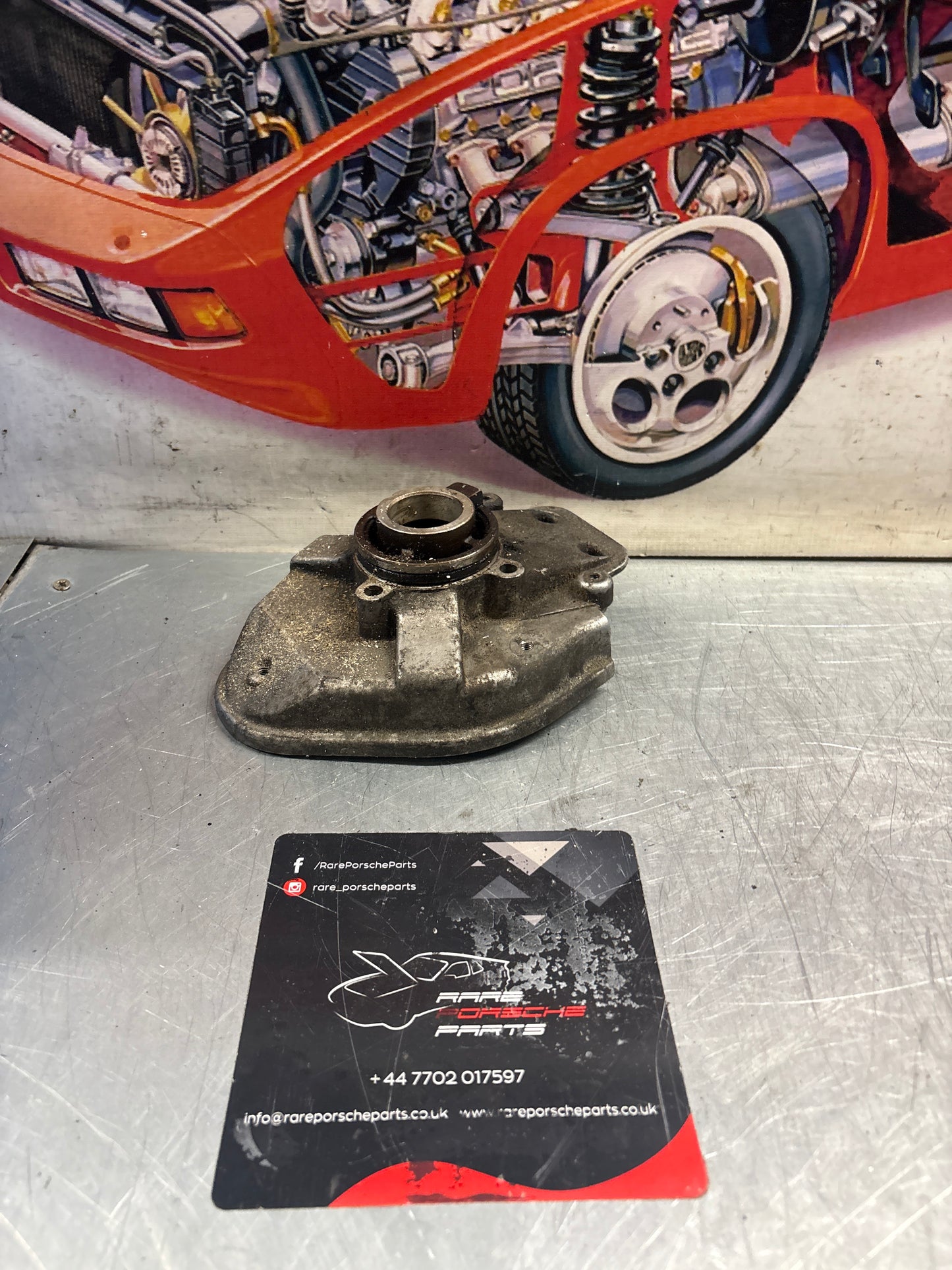 Porsche 924S / 944 camshaft inner bearing house, used 9441051193R