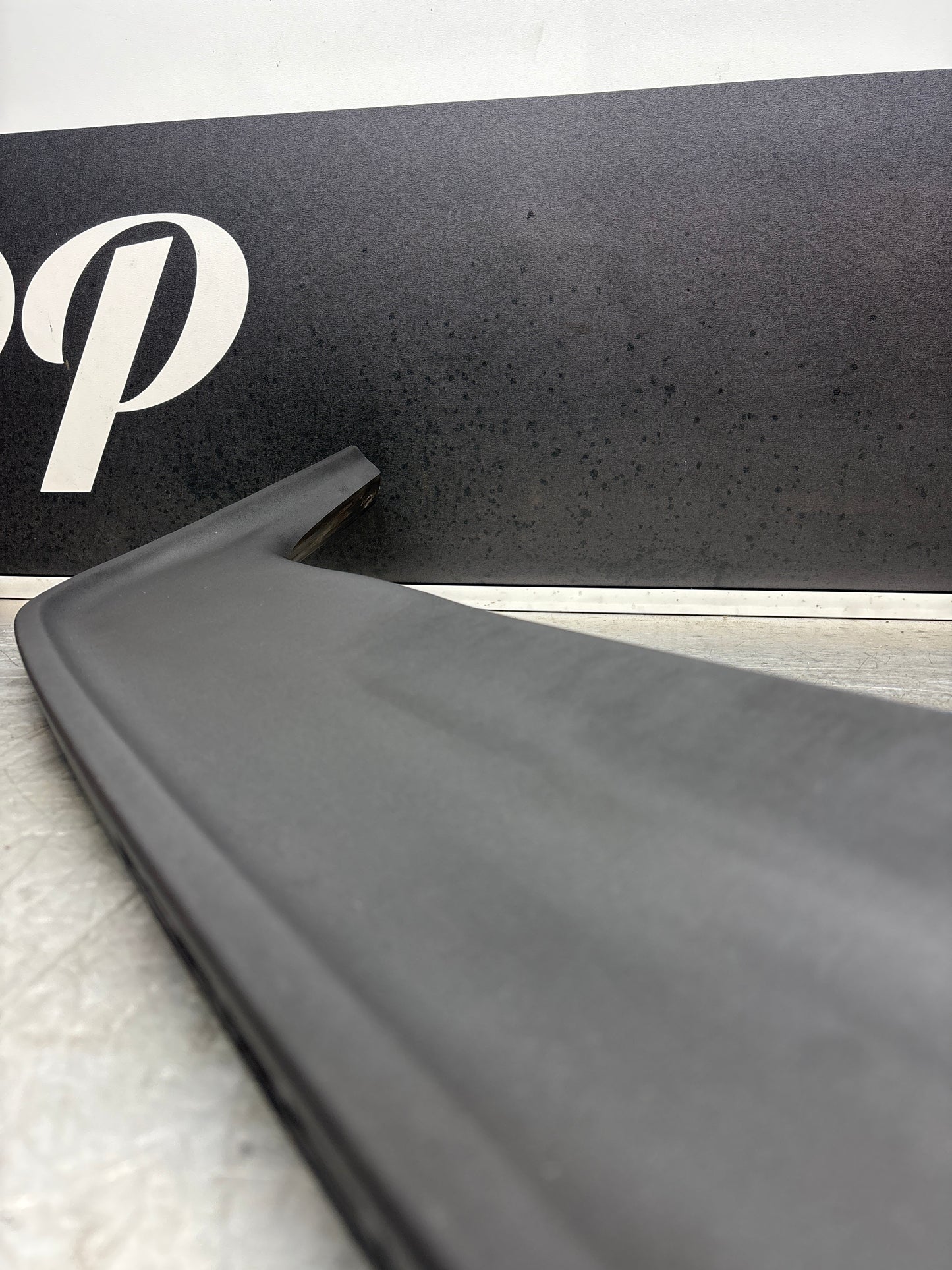 Porsche 944 rear boot rubber spoiler used 937512555