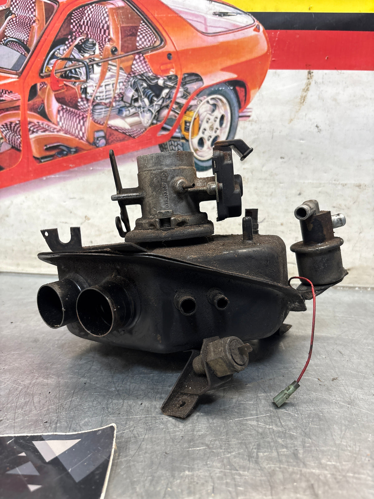 Porsche 914 2.0 air distributor housing, used 039133055B