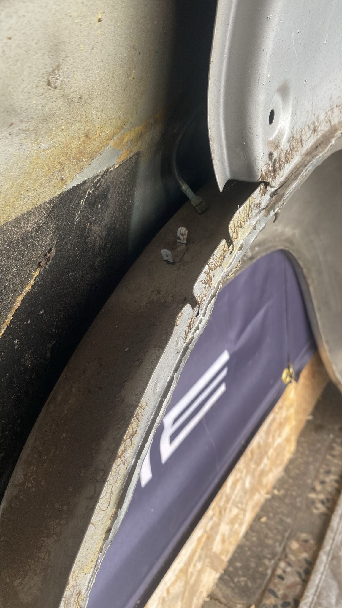 Porsche 924 left sill / fender section, 477809601B cut