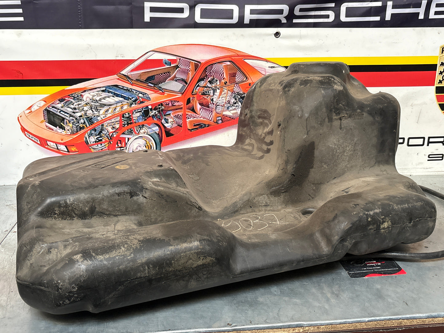 Porsche 944 86-92 plastic fuel tank 95120102101 used