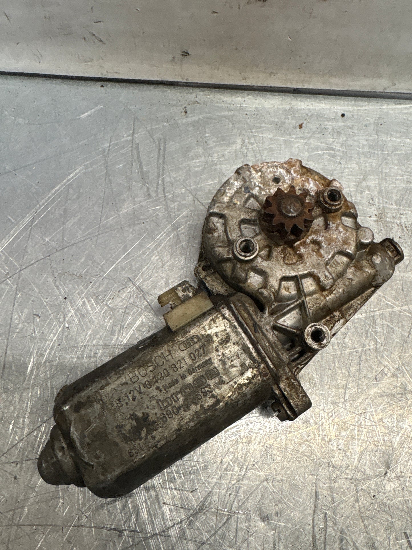 Porsche 911 bosch left window motor, used 0130821027