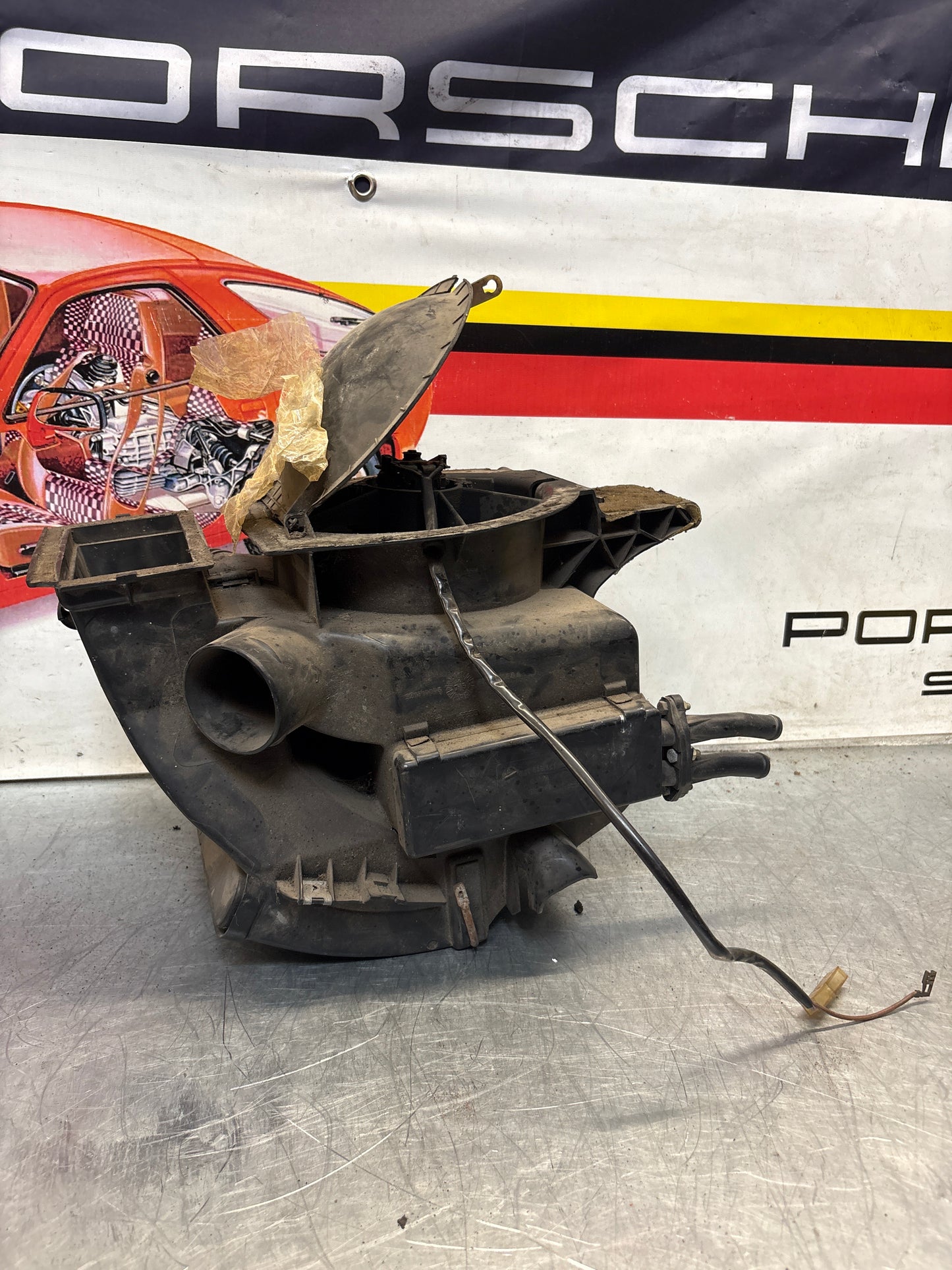 Porsche 924 80-85 944 82-85.5 heater blower fan assembly, complete 321819096 / 823819096A / 823819095A / 321819095 used