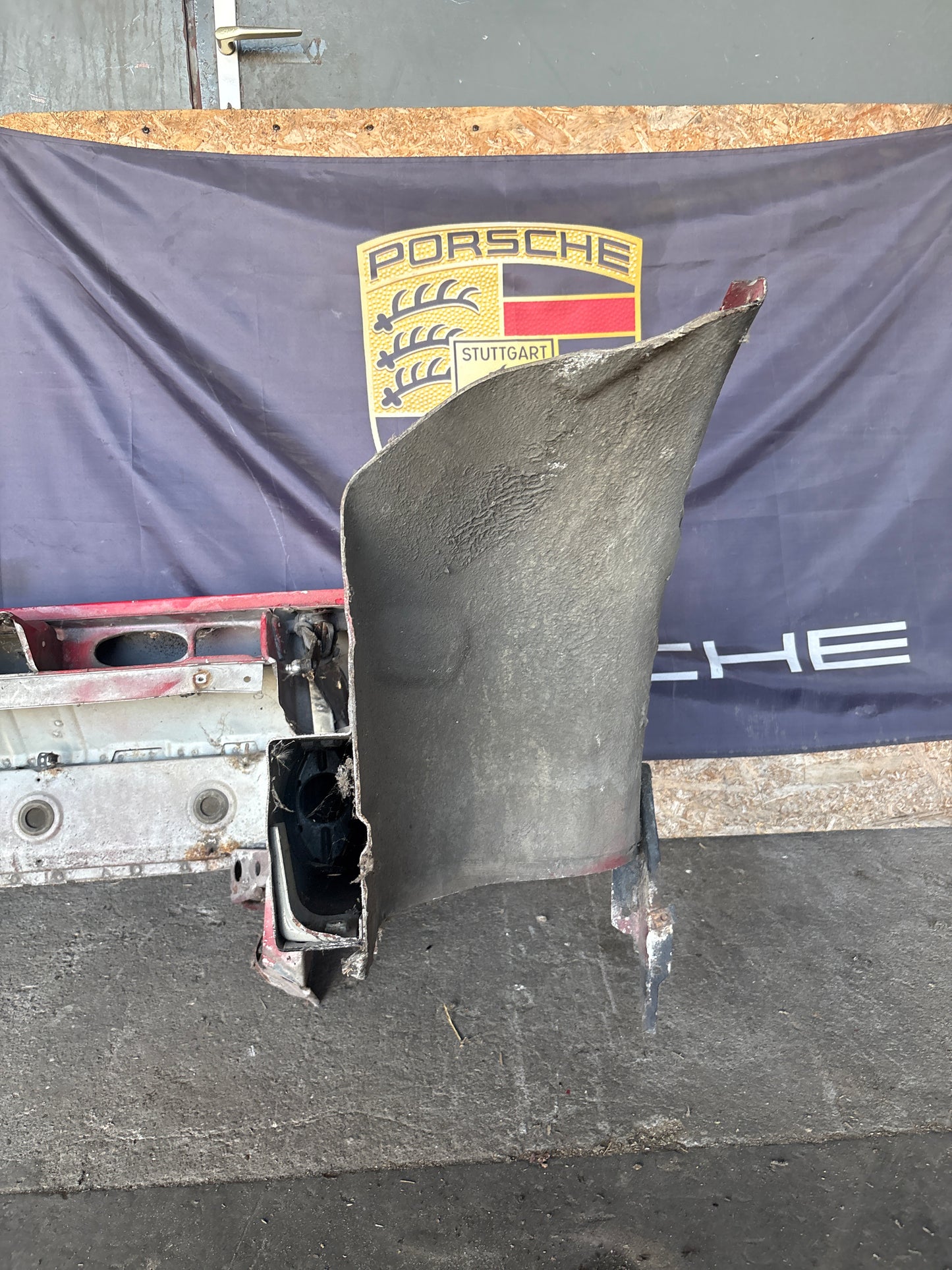 Porsche 924 Front end section cut 477805591