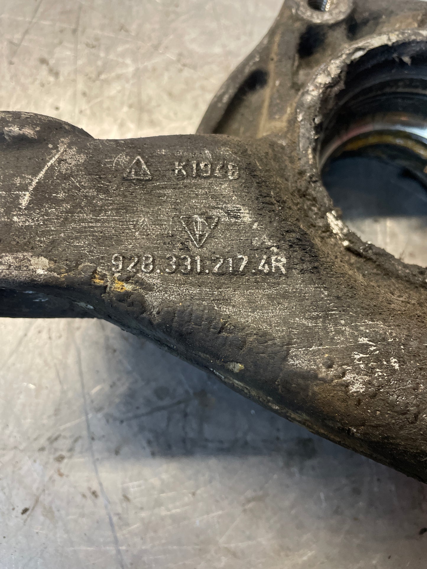 Porsche 928 rear left wheel hub carrier, used 9283312174R